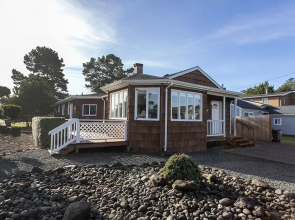 Beach Retreat 4 Bedrooms 2 Bathrooms Home
