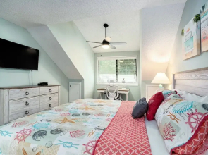 2d West Hyde Park 3 Bedroom Condo