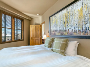 330 Chapel Square 3 Bedroom Condo by RedAwning