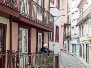 Lóios 1BR Flat Downtown by LovelyStay
