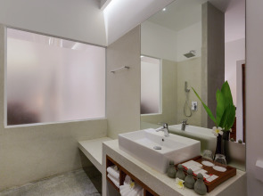 Lynnaya Urban River Resort