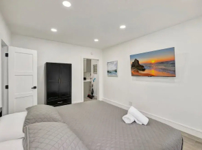 Studio off Las Olas- Steps to the Beach