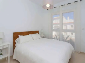Sunset Paradise - Sleeps 4, Pool, Terrace & Views