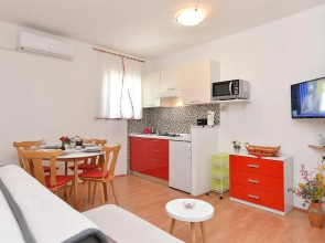 Spacious Apartment With Garden