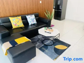 Modern 1 bedroom apt at The Emerald Golf View - Pool, Gym, Near Aeon Mall and VSIP