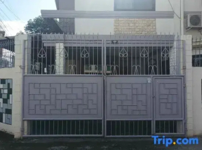 Spacious 3-Floor, 6-Bedroom House w/ WIFI, KTV, Swimming Pool, 30+PAX