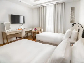 Landmark Hotel & Suites