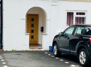 Church Road Apartment by Aldershot Short Stays