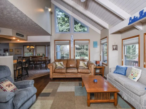 Bear Feet 3 Bedroom Townhome