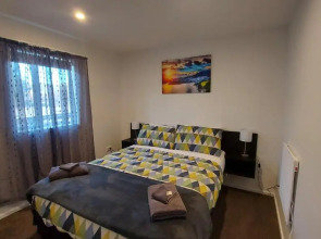 LAKE ESCAPE - Brand new warm and quiet two bedroom Apartment