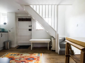 The Lavender Folly - Cosy Accommodation Alresford