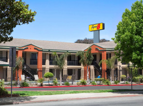 Super 8 by Wyndham Salinas