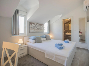 Beautiful Home in Grohote With Wifi, 4 Bedrooms and Sauna