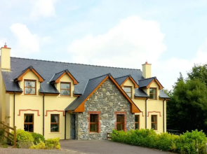 3 Bedroomed House With View of Kenmare Bay Estuary