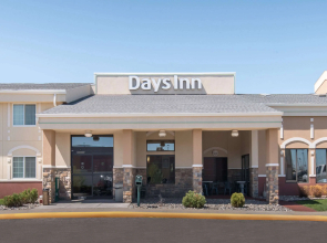 Days Inn by Wyndham Minot