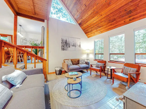 Forested 4 BR w/ Games, Fire Pit & Wood Stove