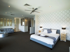 Gold Coast Luxury Waterfront House
