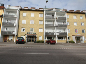 Riverside Hotel & Apartments
