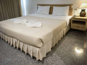 Maneerote Hotel Surin