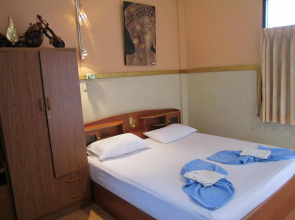 Hollanda Montri Guesthouse