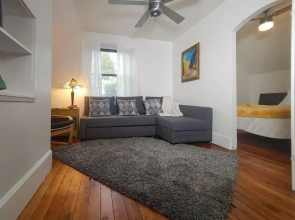 Historic w/deck, king bed & air by Lake Michigan