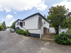 House and People - Quinta Infias