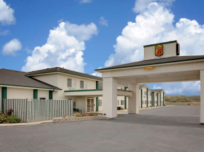 Super 8 by Wyndham Battle Mountain