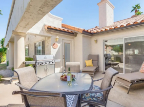 In Golf Course Community: Palm Desert Escape!