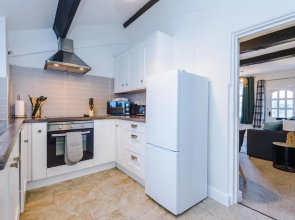 Charming 1-bed house in Chester by 53 Degrees Property, Ideal for Couples & Business, Amazing Location - Sleeps 4