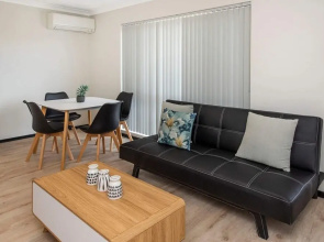 Executive 1BR Suite - Close to Foreshore & Cbd