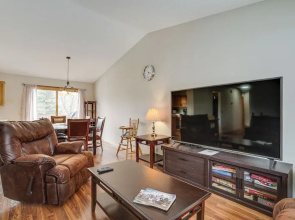 Sporty Blaine Home w/ Games ~ 2 Mi to Super Rink!
