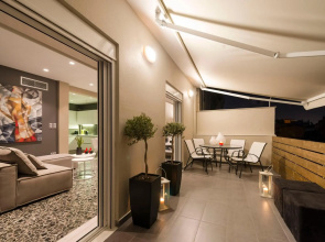 Ma Maison Nο 1, Penthouse, Acropolis and Lycabettus view, 15' to Acropolis by metro, 1' from Metro Station