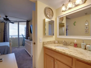 Waterfront Hudson Condo w/ Amenity Access!