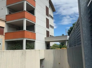 Chic Apartment - River View - Free Parking and WIFI