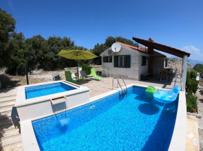 Modern Villa in Škrip with Swimming Pool