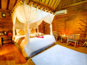 Canggu Wooden Green Paradise