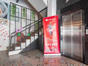 RedDoorz Plus @ Doorman Guest House
