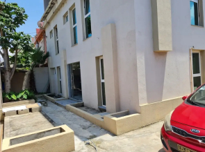 Guest House Sleeps 14 With Terrace