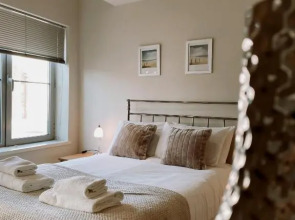 Apartment 11 Popeshead Court