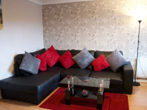 Top Floor 2 Bedroom Apartment Near Leith Walk