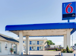 Motel 6-Fayetteville, AR