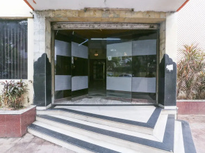 OYO 27783 Hotel Rajmahal Inn