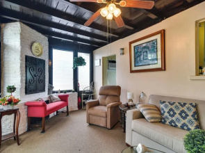 1 Mi to Madeira Beach: Getaway w/ Patio & Grill