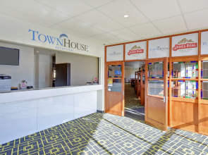 Nightcap at Burnie Townhouse