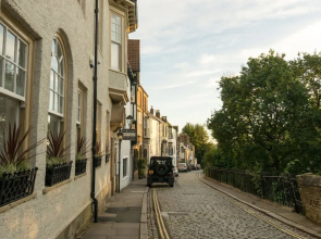 Forty Winks Guest House & Residence