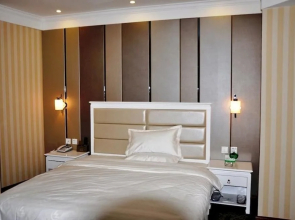 Gongyi Wanyang Business Hotel