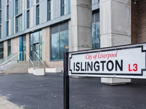 Amazing Location! 6BR Liverpool Apt - Sleeps 6