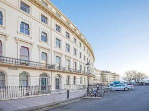 Grand Seaview Apartment - Direct Sea views - 10 mins to Pier