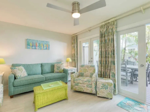 Bahamian Reed by Avantstay Walk to Everything! w/ Community Pool Week Long Stays Only