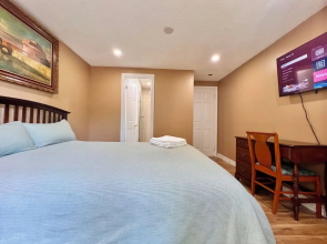 Cozy Home Near Transit & Hillcrest Mall with Free Parking